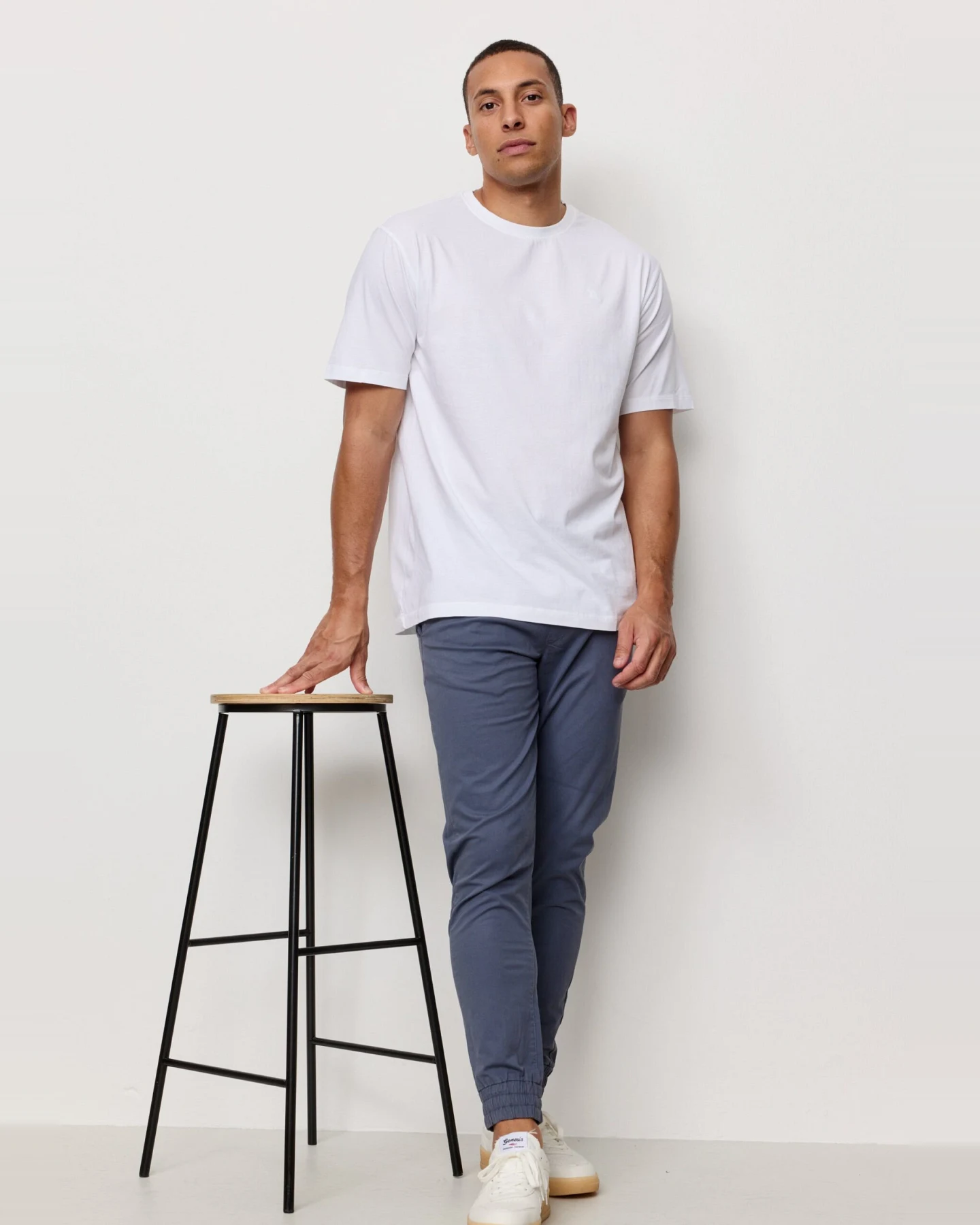 Recolution Herren vegan Jogginghose Chino Taubenblau – Ansicht 2