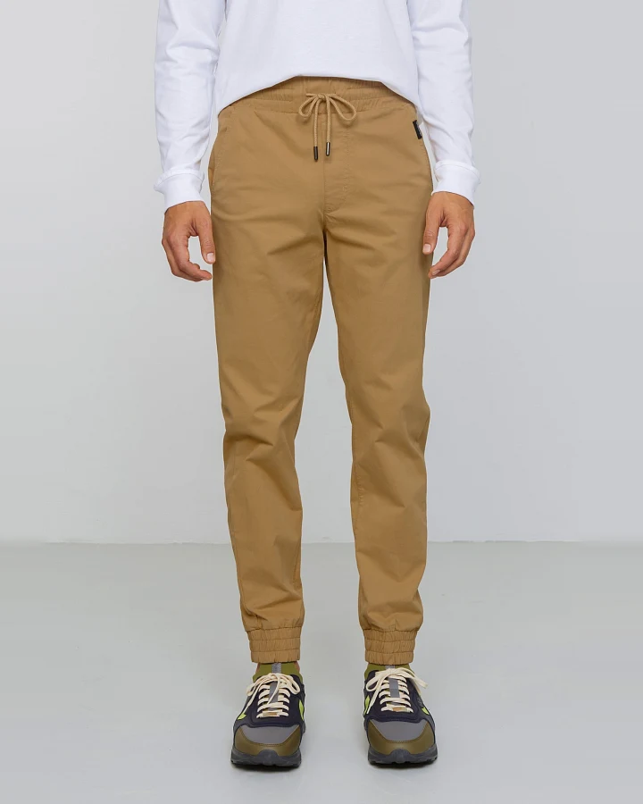 Recolution Herren vegan Jogginghose Chino Musa Dark Sand