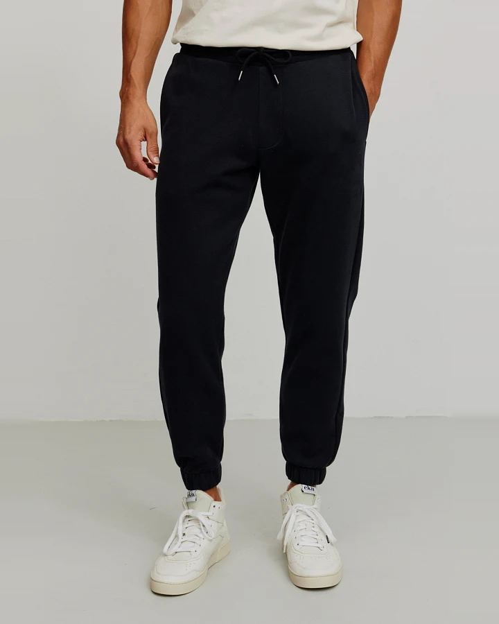 Recolution Herren vegan Jogginghose Thuja Schwarz