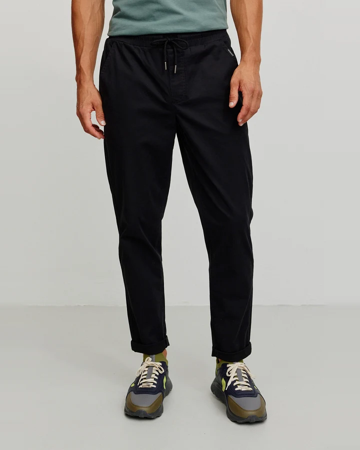 Recolution Herren vegan Jogginghose Chino Taro Schwarz