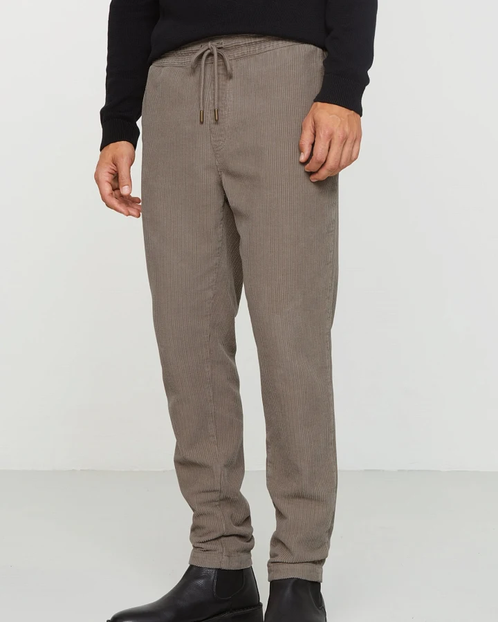 Recolution Herren vegan Jogginghose Chinos Corduroy Cas Hazel Braun