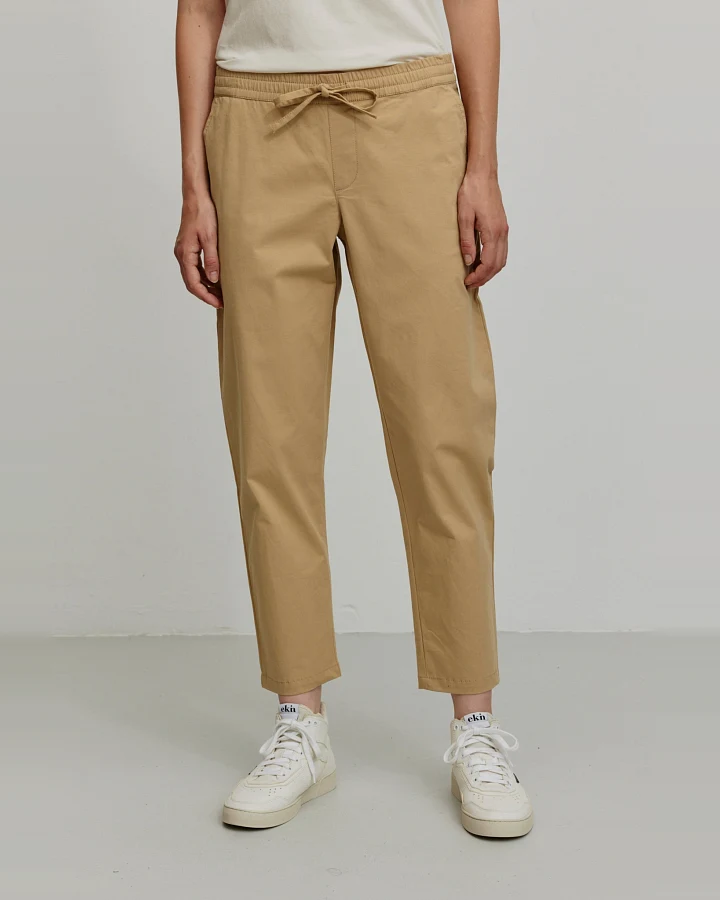 Recolution Damen vegan Jogginghose Chino Kale Dark Sand