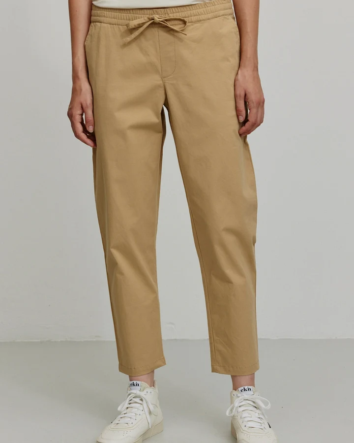 Recolution Damen vegan Jogginghose Chino Kale Dark Sand