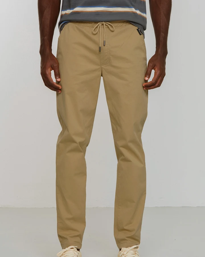 Recolution Herren vegan Chino Sweatpants Taro Dark Sand