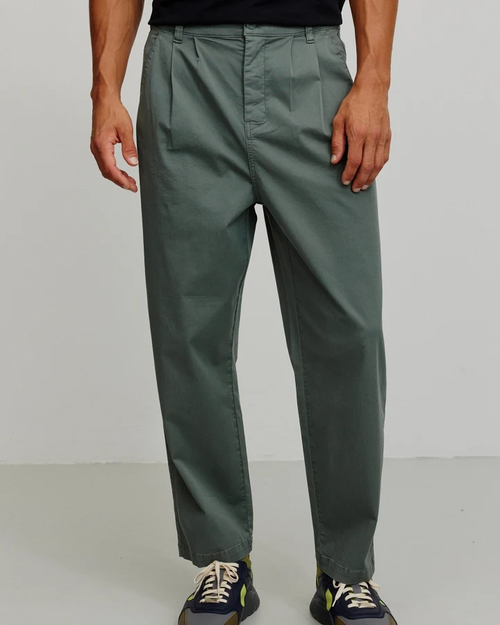 Recolution Herren vegan Chinos Catmint Eukalyptus-Grün