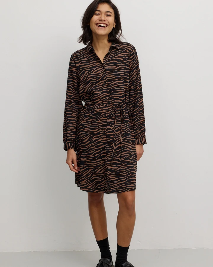 Recolution Damen vegan Kleid Melon Zebra Cognac Braun