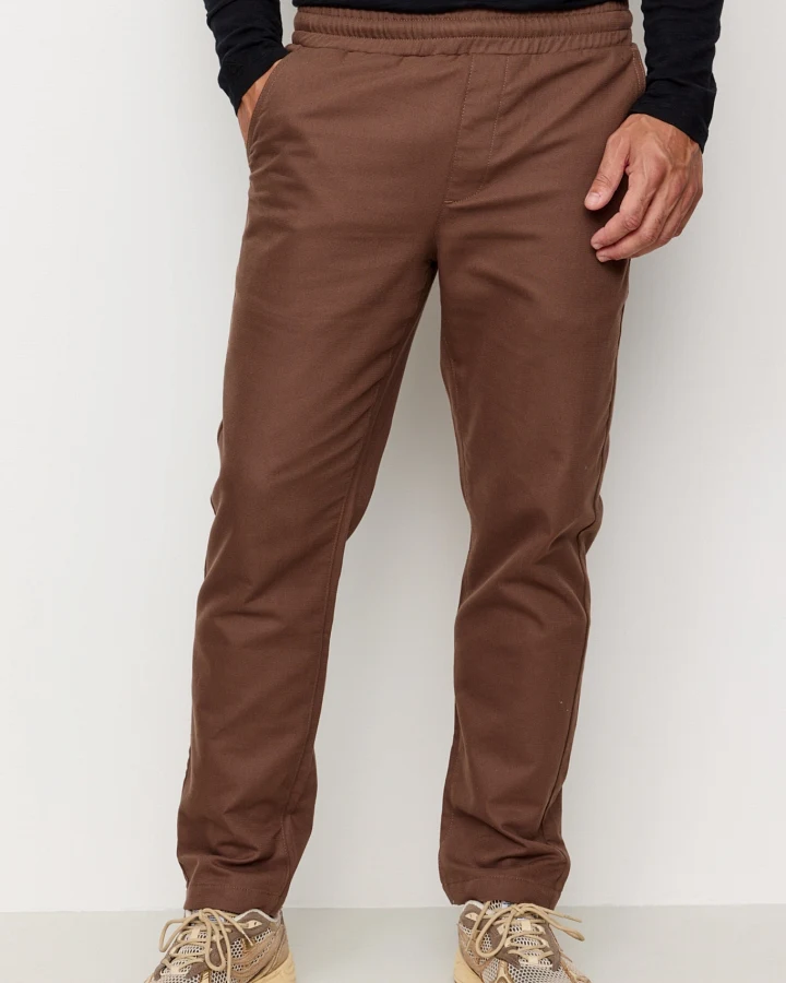 Recolution Herren vegan Chino Hose Tamarinde Kaffee Braun
