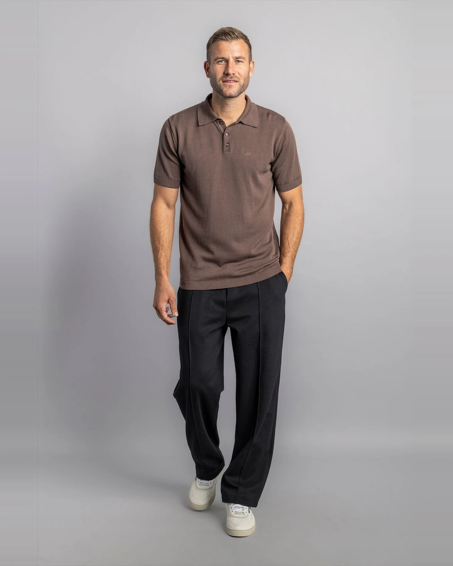DIRTS Herren vegan Strick-Poloshirt Kastanienbraun – Ansicht 2