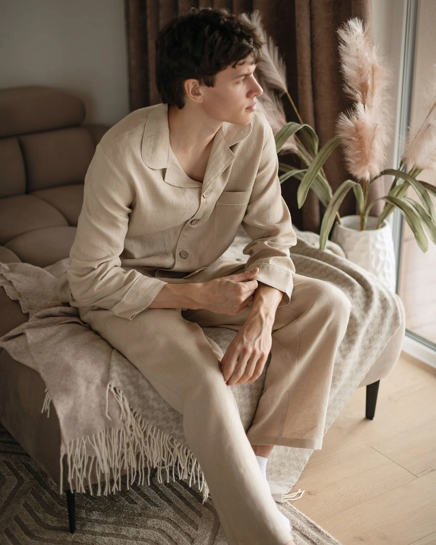 Amber Linen Herren vegan Pyjama Set Kanada Blasser Sand – Ansicht 2