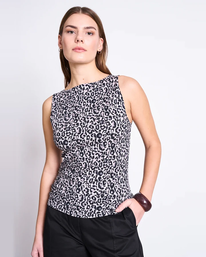 JAN 'N JUNE Damen vegan Top Mit Bootsausschnitt Felis Leo Print