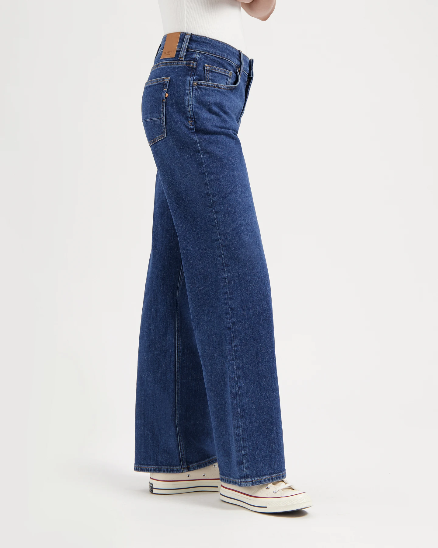 Kuyichi Damen vegan Jeans Lena Loose True Blue – Ansicht 2