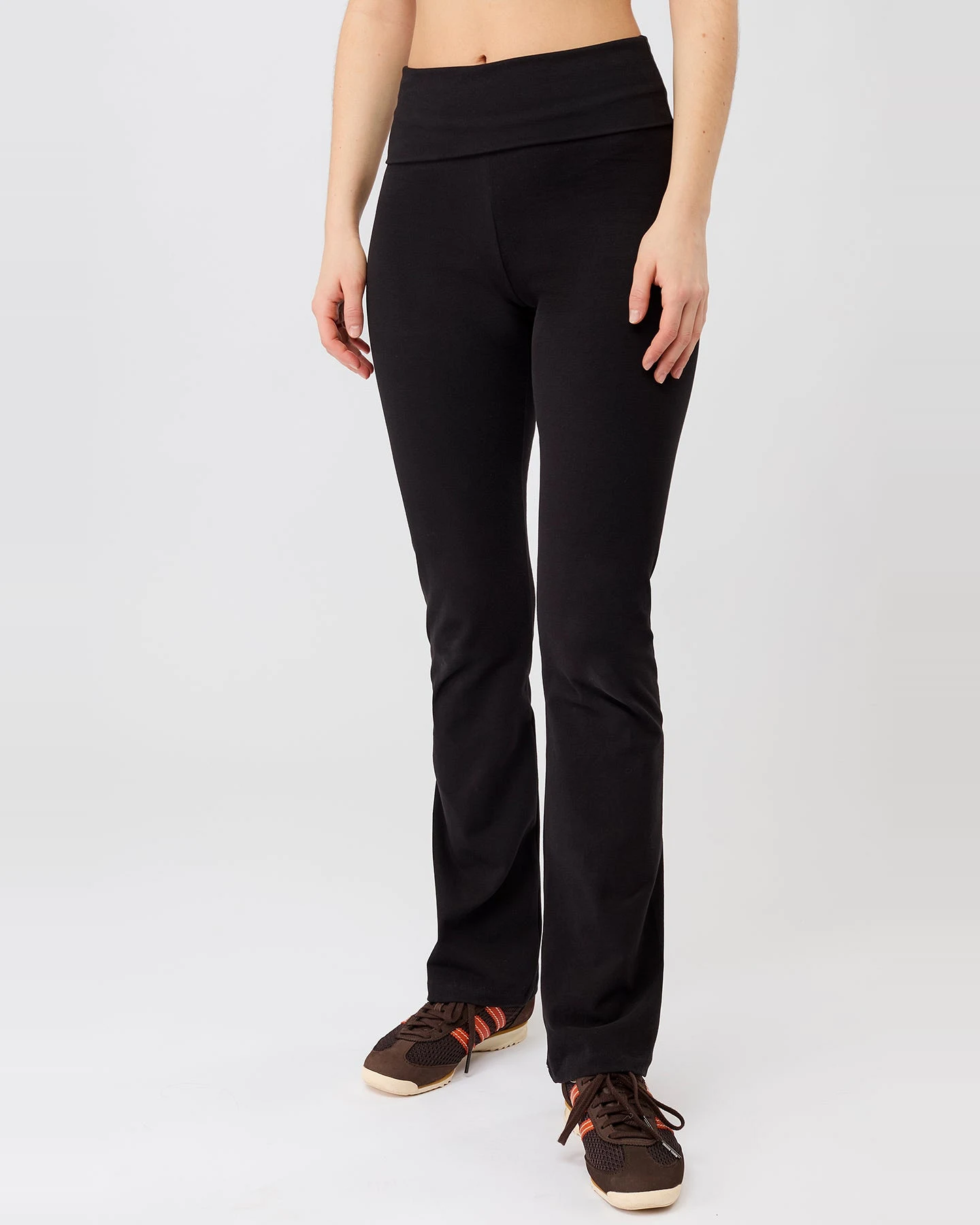 MANDALA Damen vegan Hose Classic Rolldown Schwarz – Ansicht 2