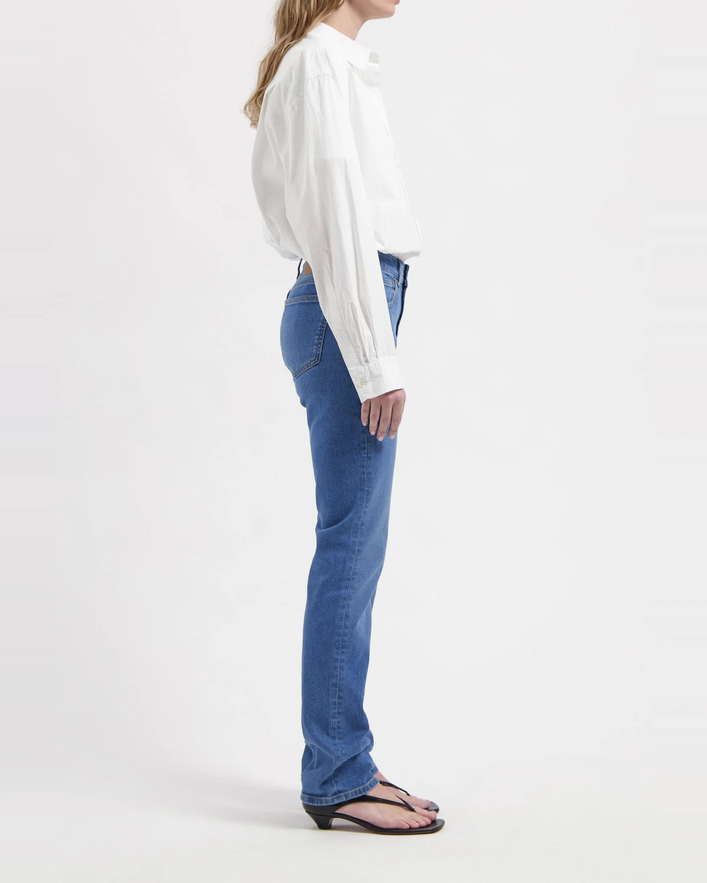 MUD Jeans Damen vegan Jeans Logan High Slim Fresh Fade Blau – Ansicht 2