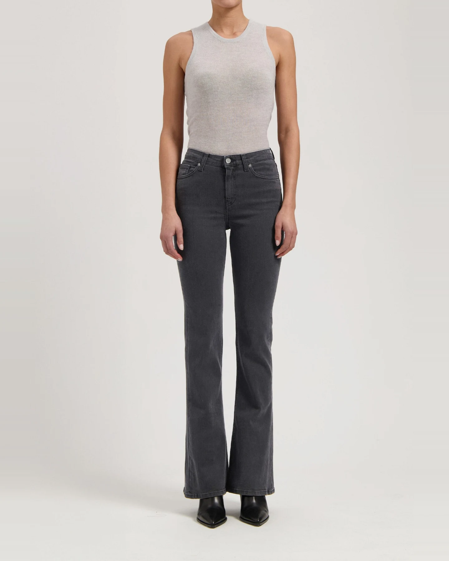 MUD Jeans Damen vegan Jeans Flared Isy Grau – Ansicht 2