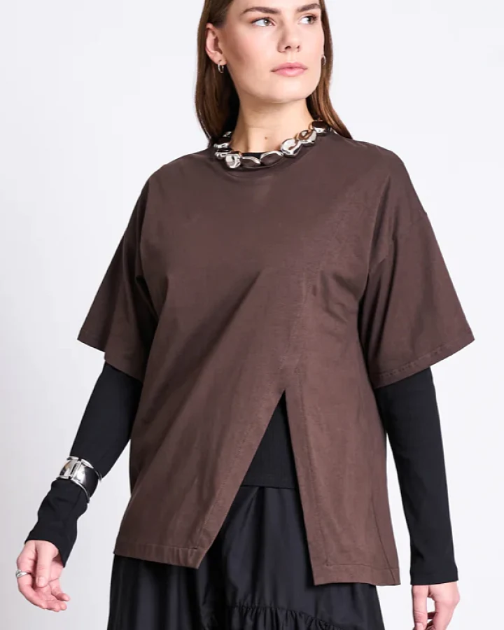 JAN 'N JUNE Damen vegan T-Shirt Schlitz Nadil Schlammbraun