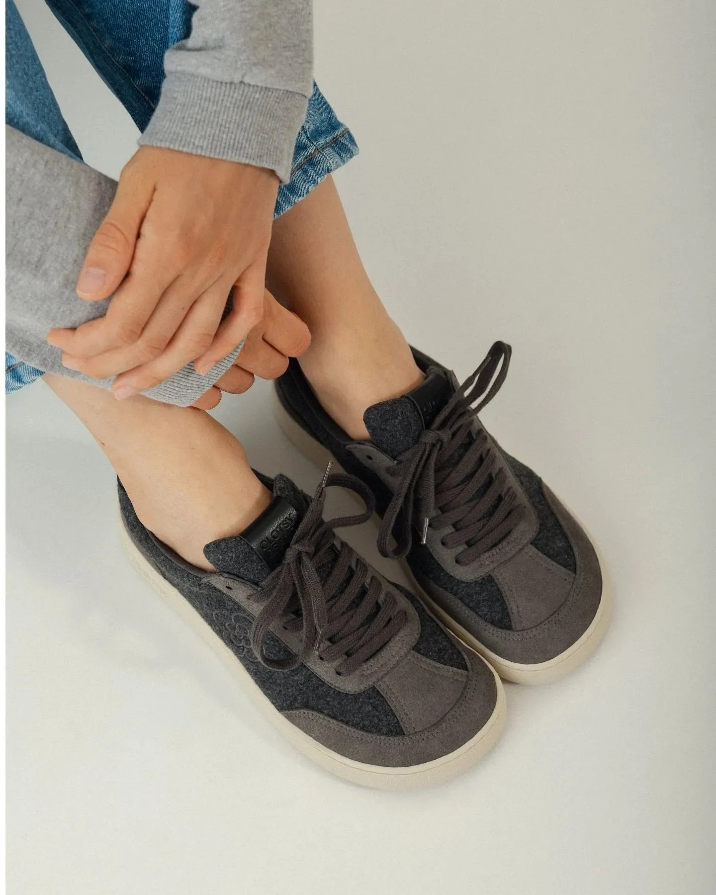 Clotsy Damen vegan Sneaker Luzia Grau – Ansicht 2