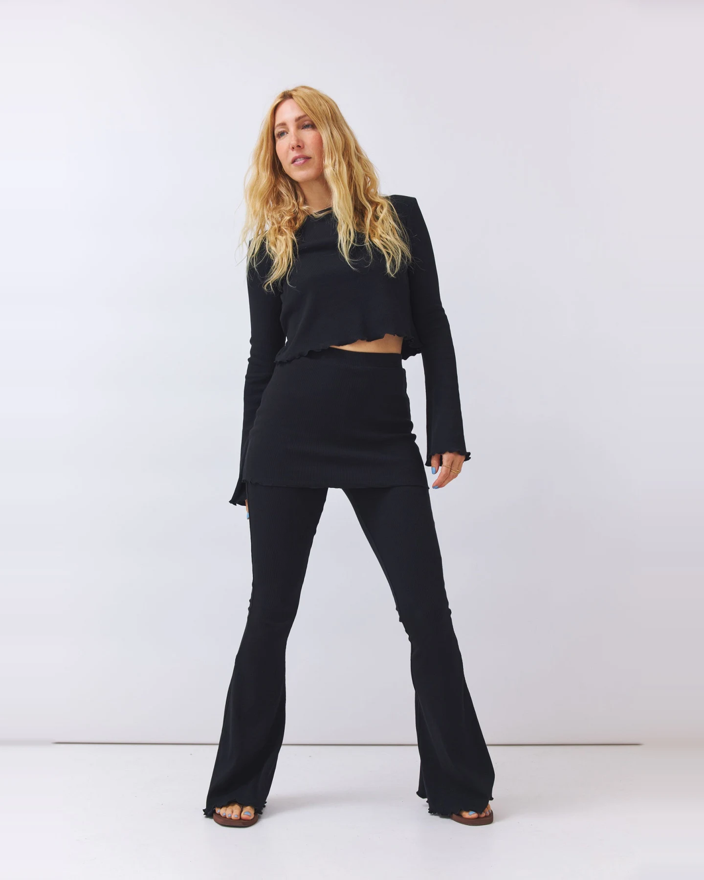 Baìge the Label Damen vegan Hose Rock Flared Batari Schwarz – Ansicht 2