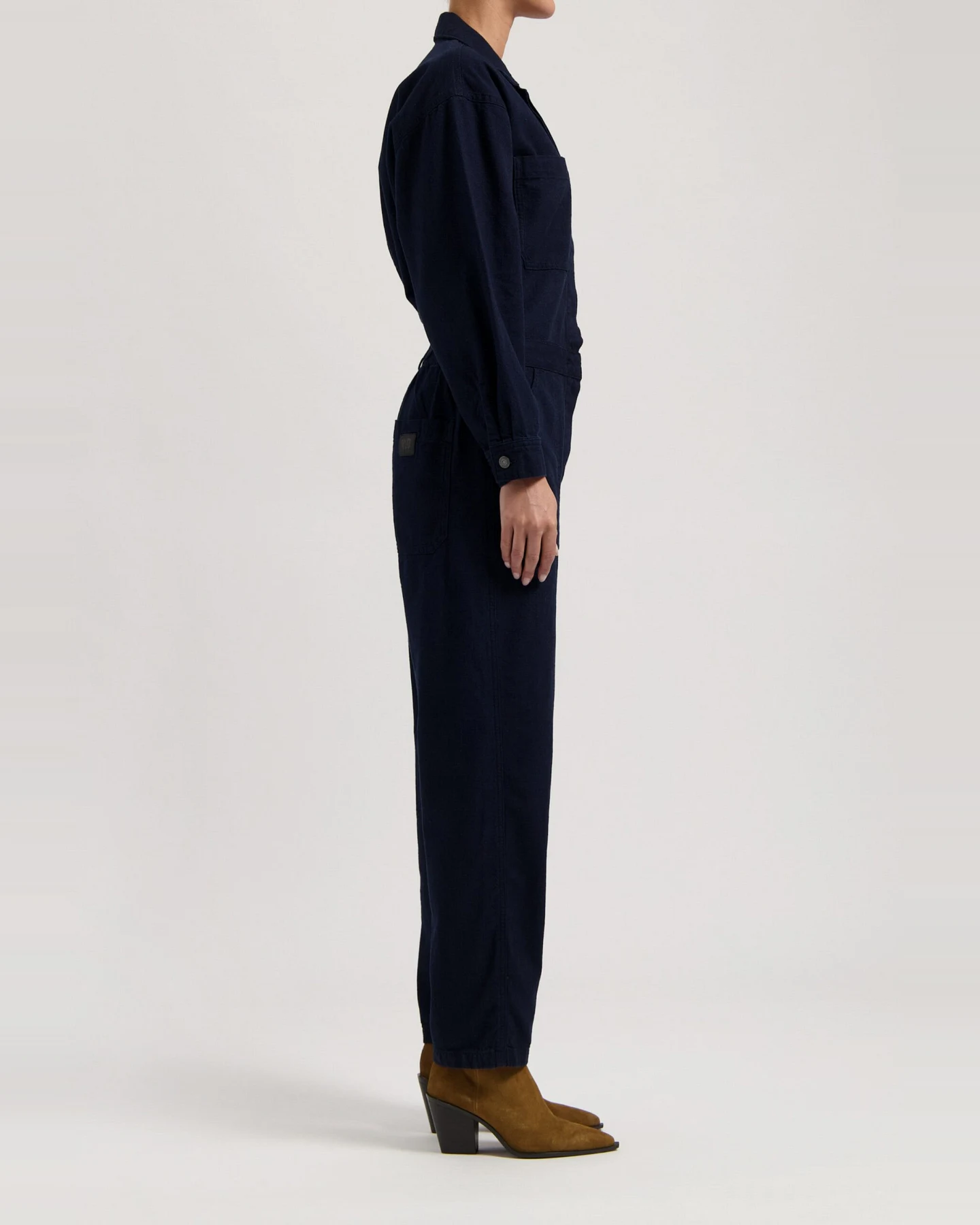 MUD Jeans Damen vegan Jumpsuit Uma Onyx Dry – Ansicht 2