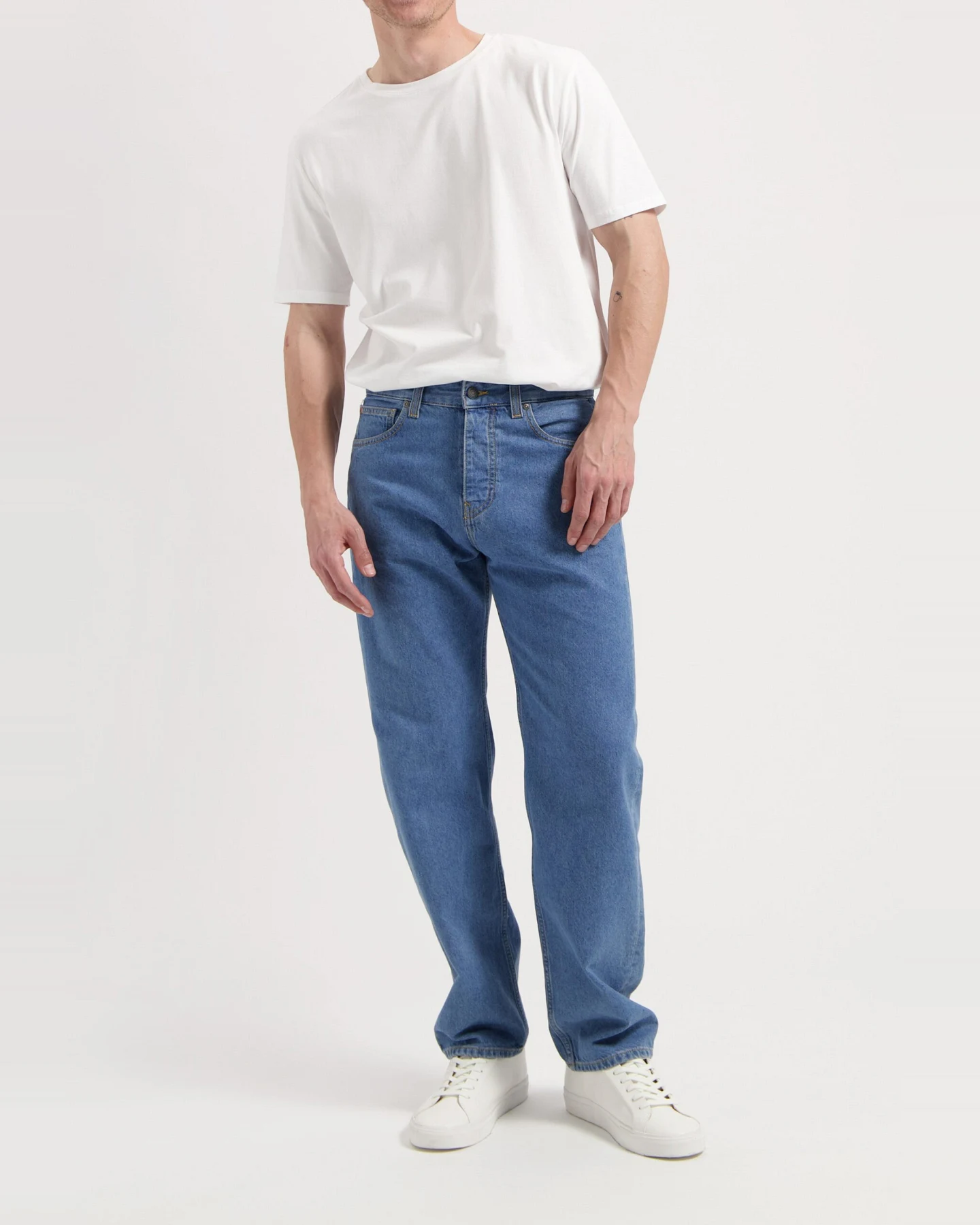 MUD Jeans Herren vegan Jeans Mid Loose Alex Light Stone – Ansicht 2