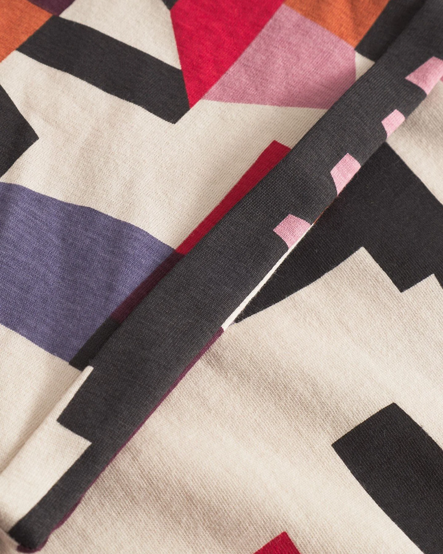 T-Shirt Visby Abstract Chaos Rot – Ansicht 3
