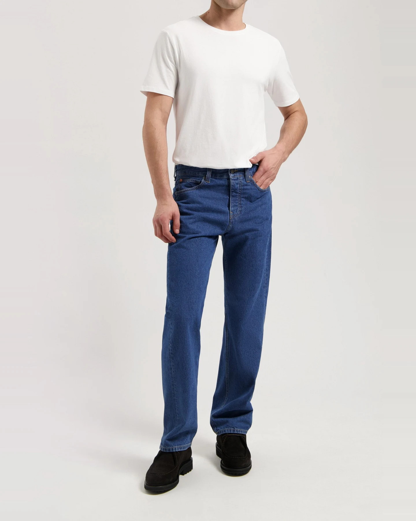 MUD Jeans Herren vegan Jeans Mid Loose Alex Medium Stone – Ansicht 2