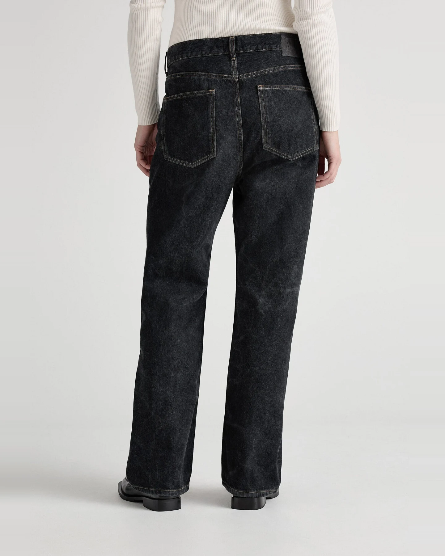 MUD Jeans Damen vegan Jeans Low Loose Emma Dry Schwarz – Ansicht 2