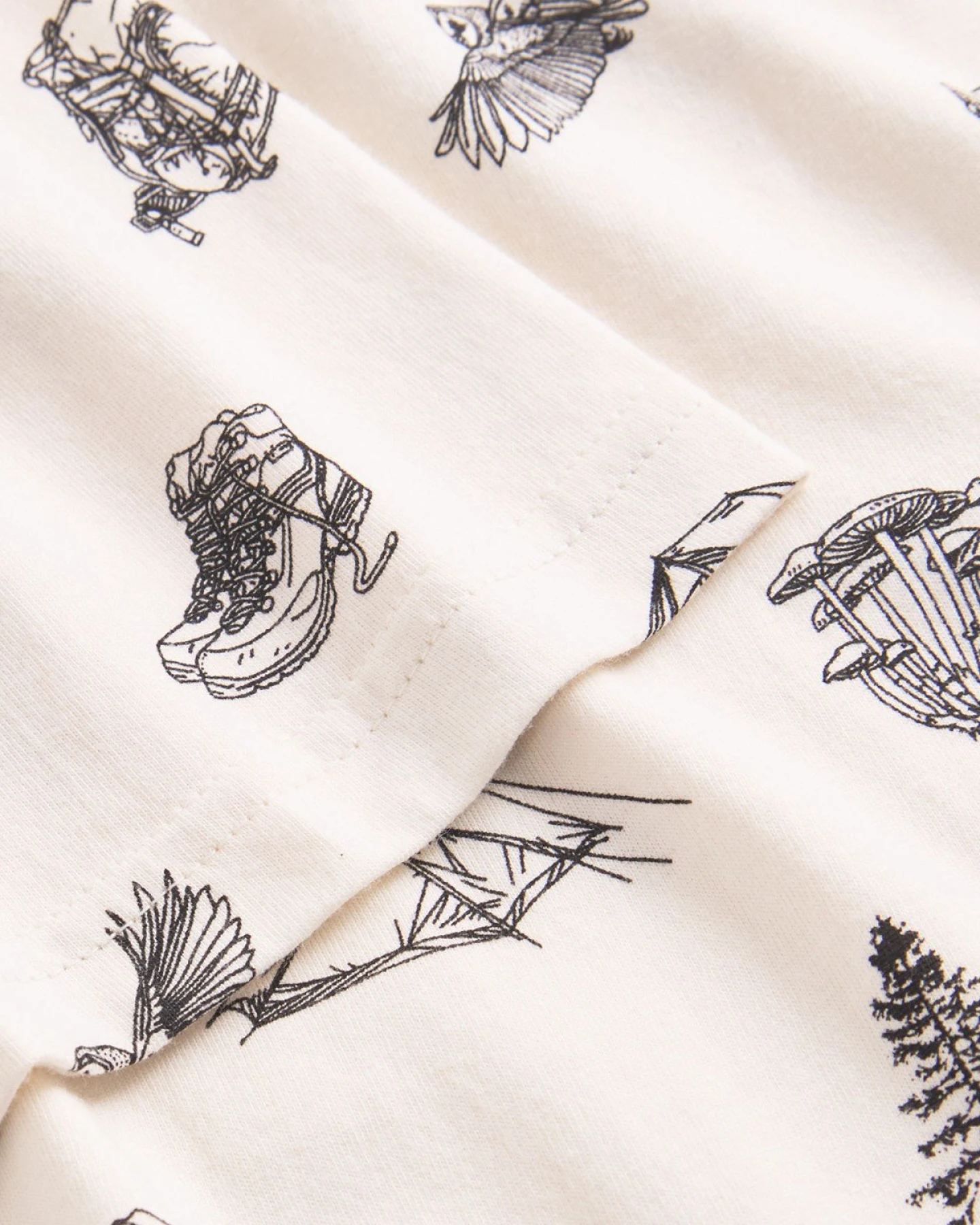 T-Shirt Stockholm Go Outside AOP Off White – Ansicht 3