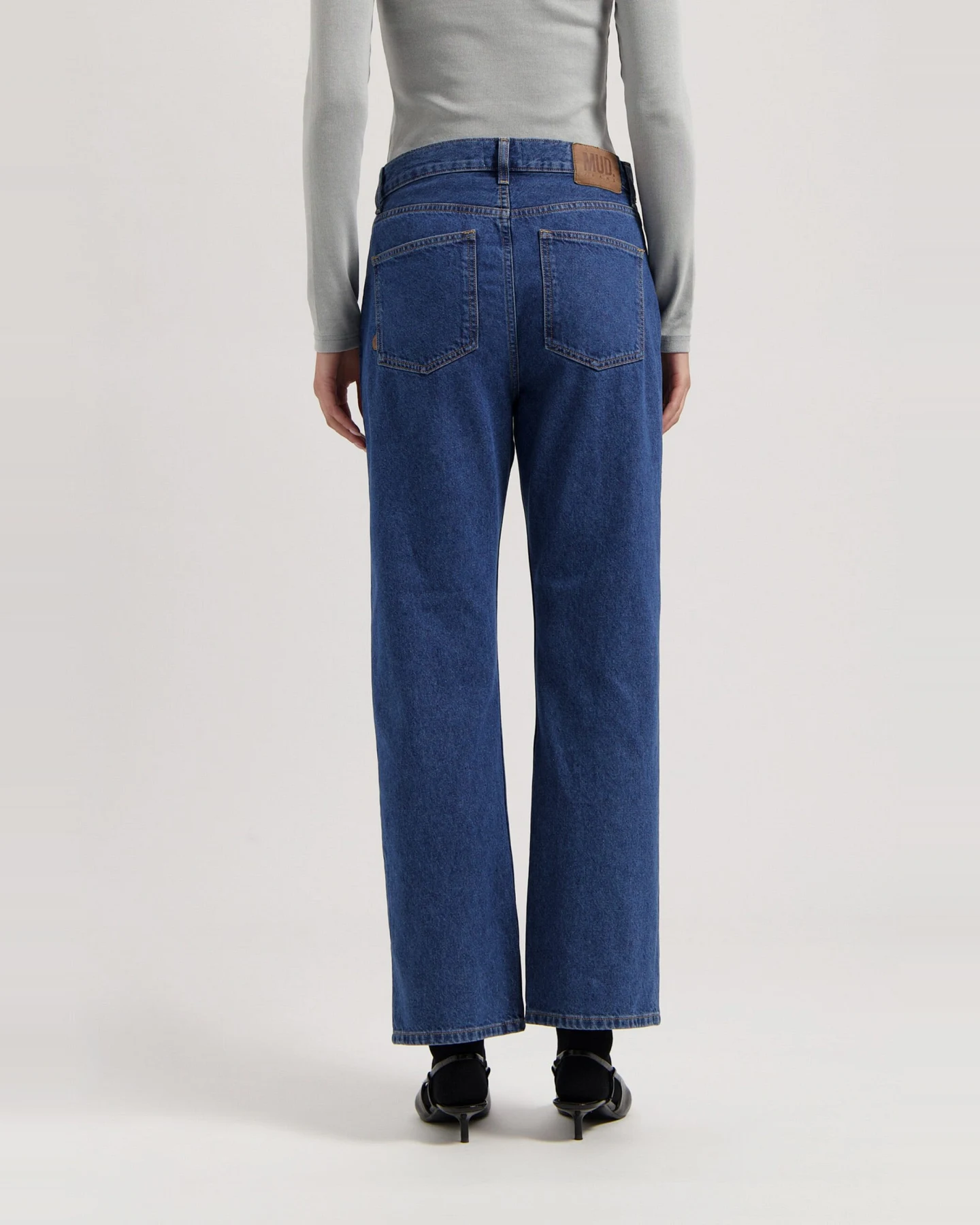 MUD Jeans Damen vegan Jeans Low Loose Emma Medium Stone – Ansicht 2