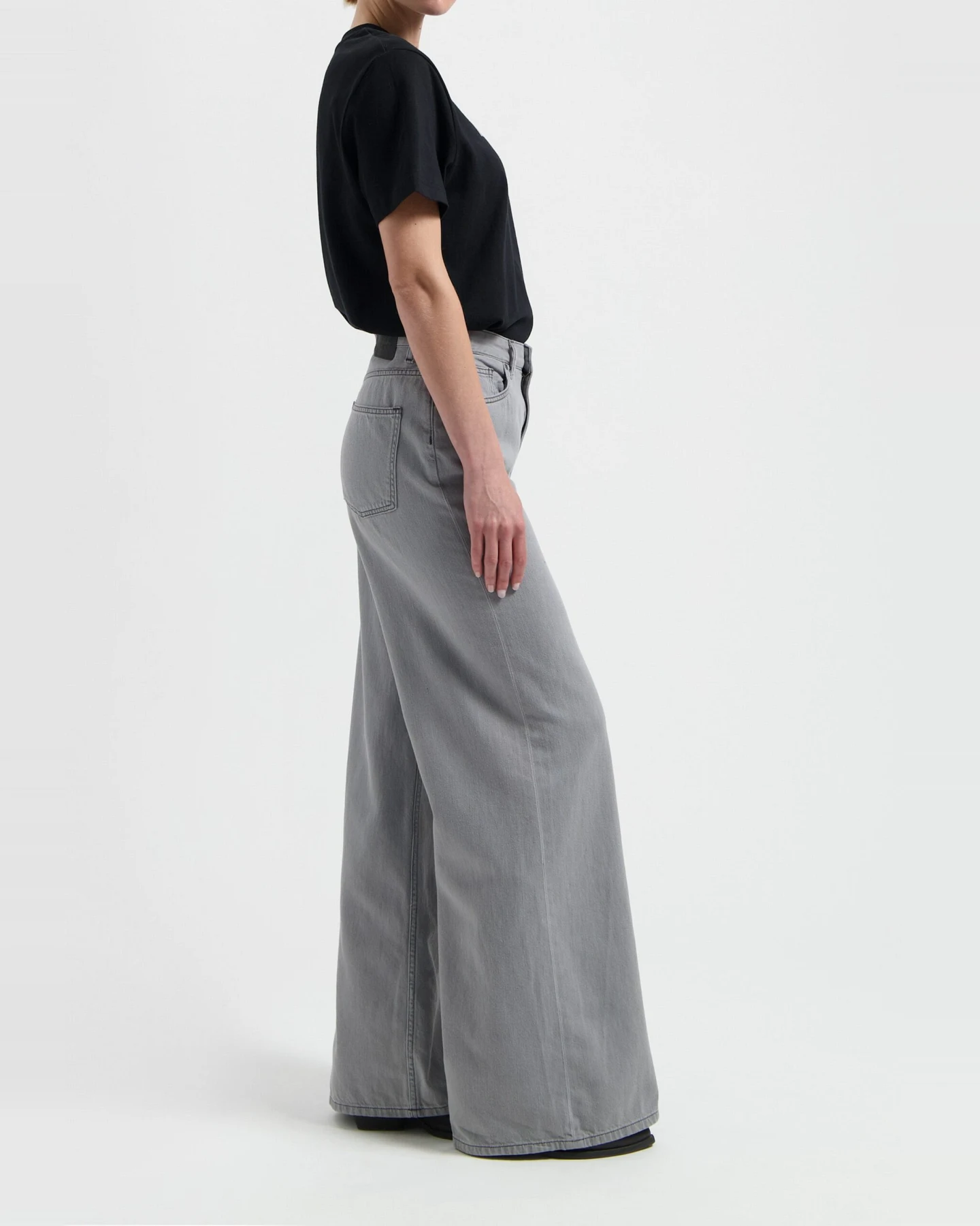 MUD Jeans Damen vegan Jeans Hohe Lose Flow Sara Marge Grau – Ansicht 2