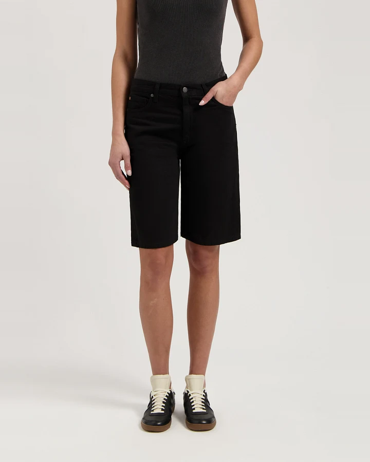 MUD Jeans Damen vegan Shorts Mid Suzy Black Dip