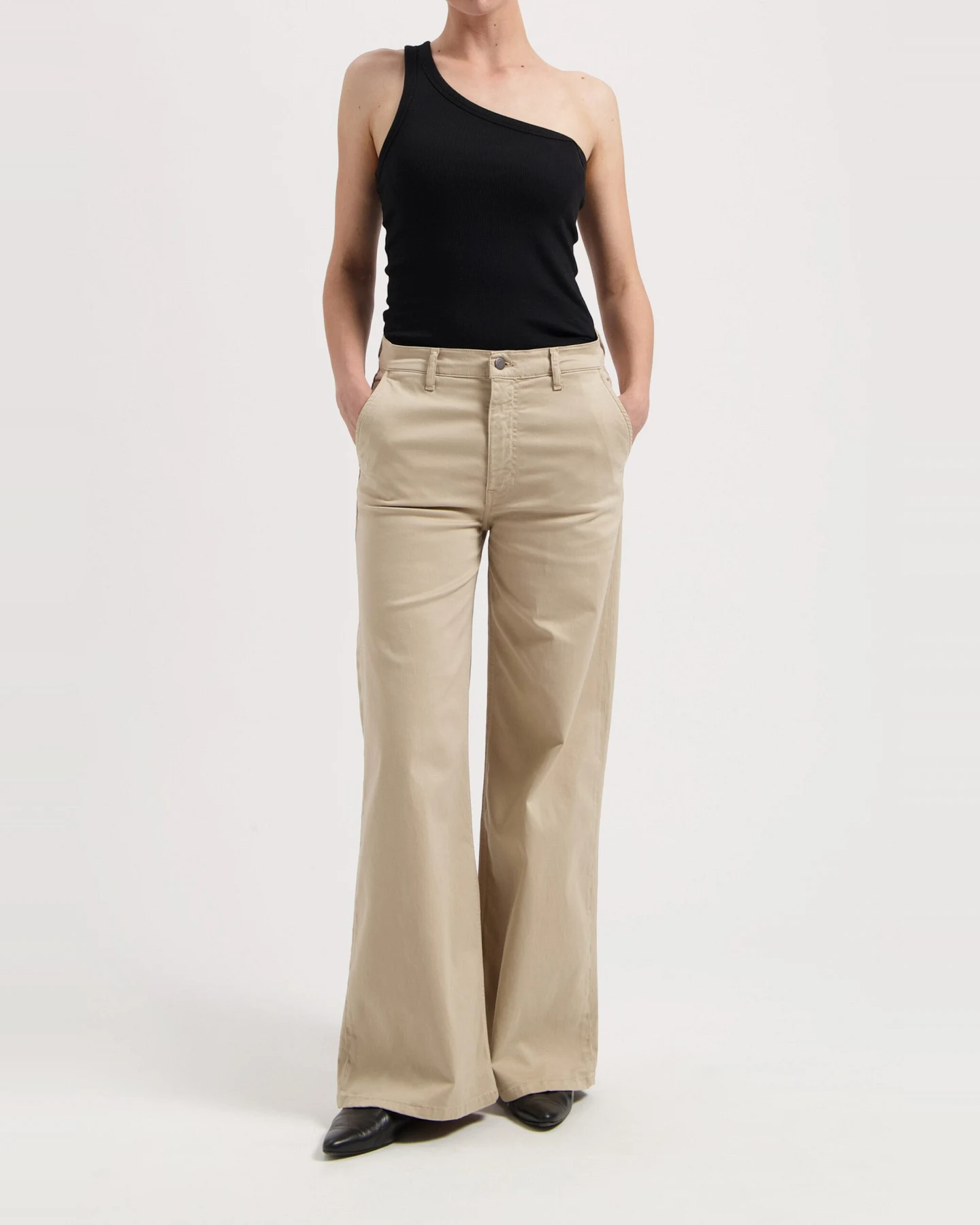 MUD Jeans Damen vegan Hose Mid Loose Chelsea Sand Beige – Ansicht 2