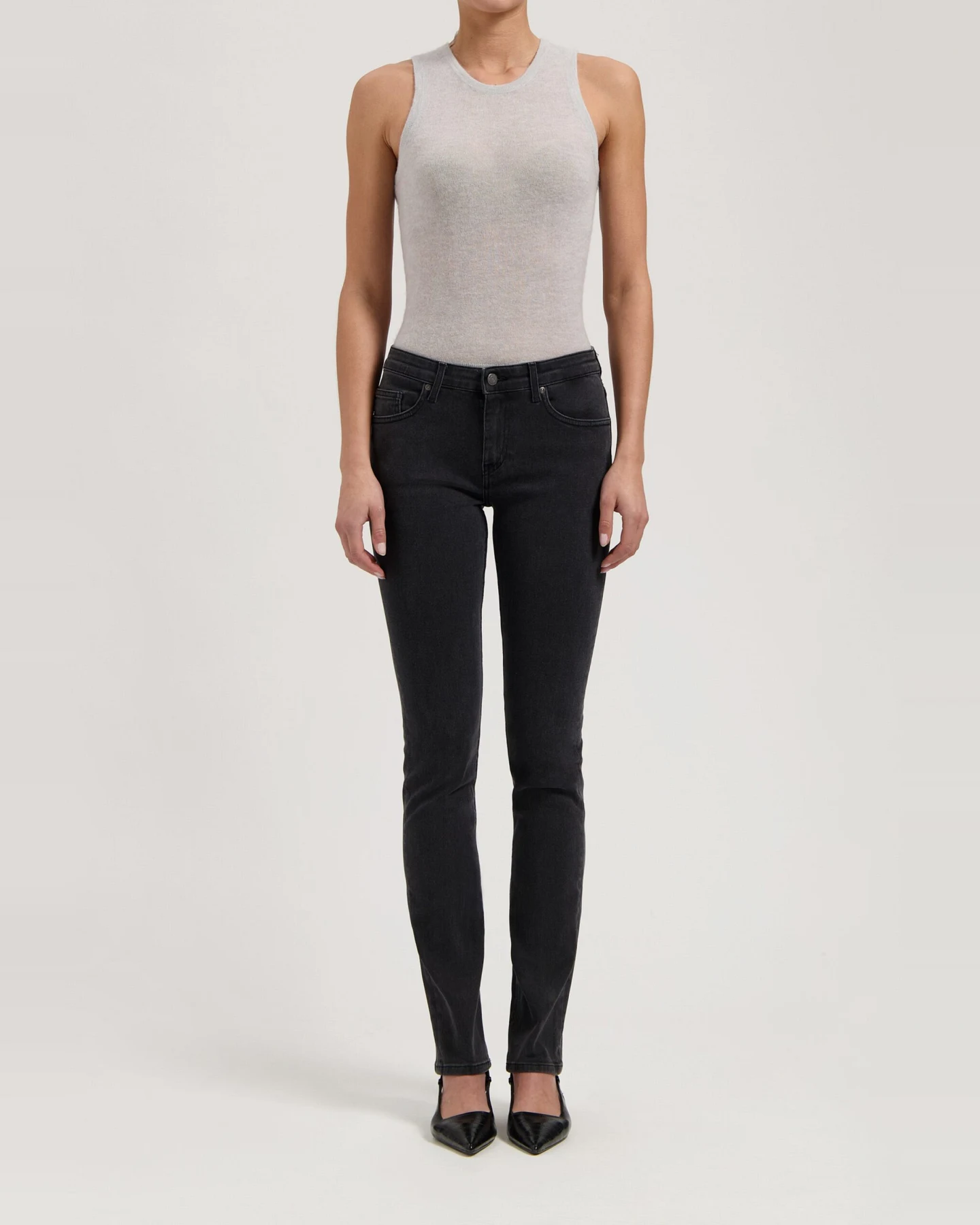 MUD Jeans Damen vegan Jeans Low Slim Faye Stone Schwarz – Ansicht 2