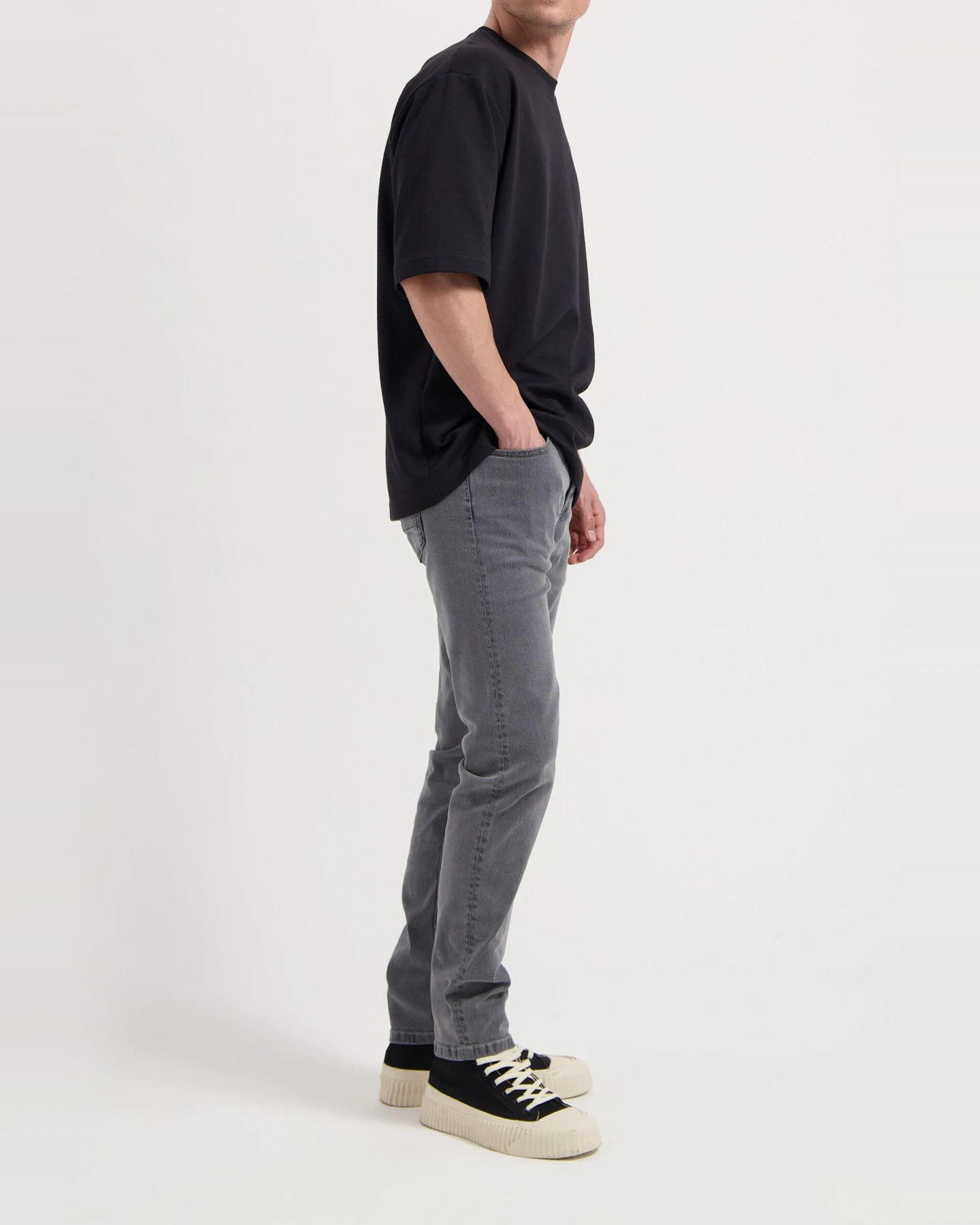 MUD Jeans Herren vegan Jeans Mid Slim Rick Hellgrau – Ansicht 2