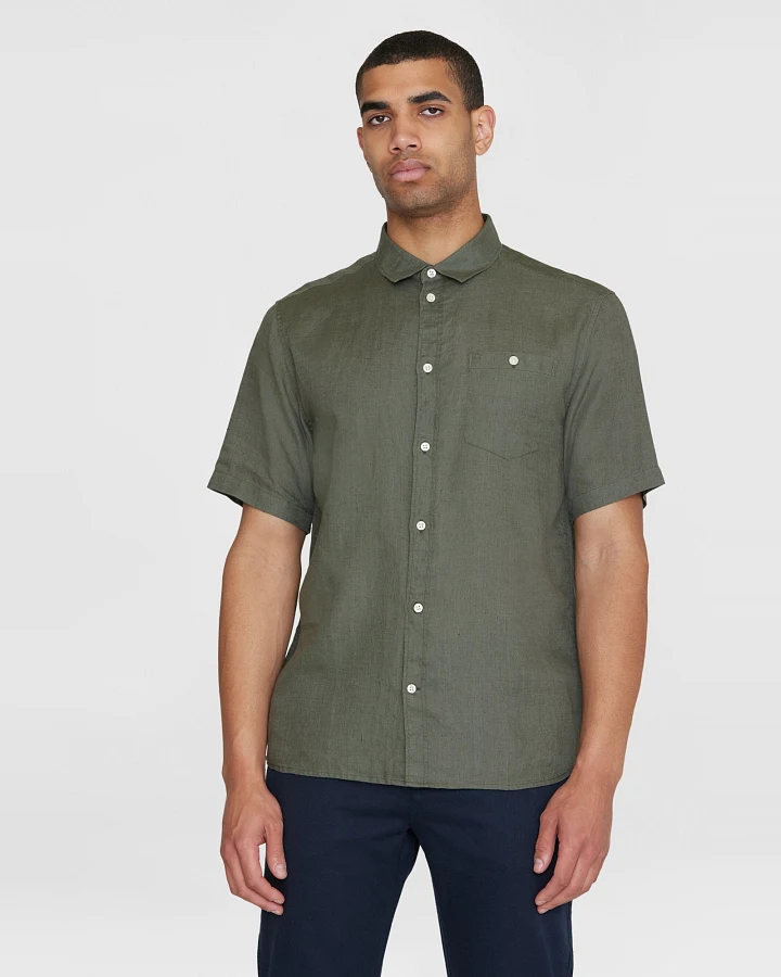 KnowledgeCotton Apparel Herren vegan Kurzarmhemd Custom Fit Burned Olive