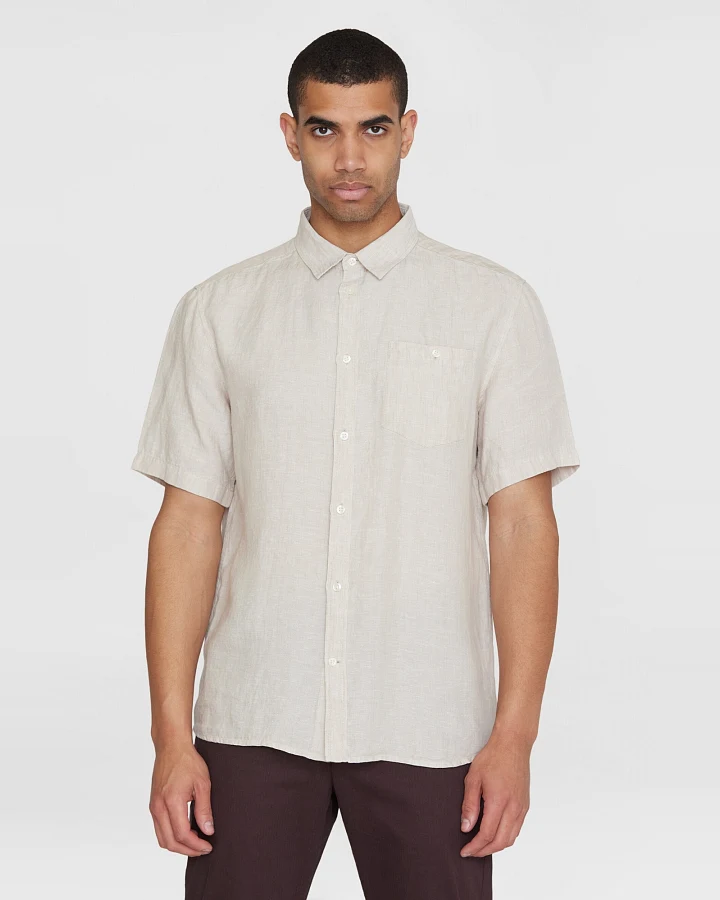 KnowledgeCotton Apparel Herren vegan Kurzarmhemd Custom Fit Light Feather Gray