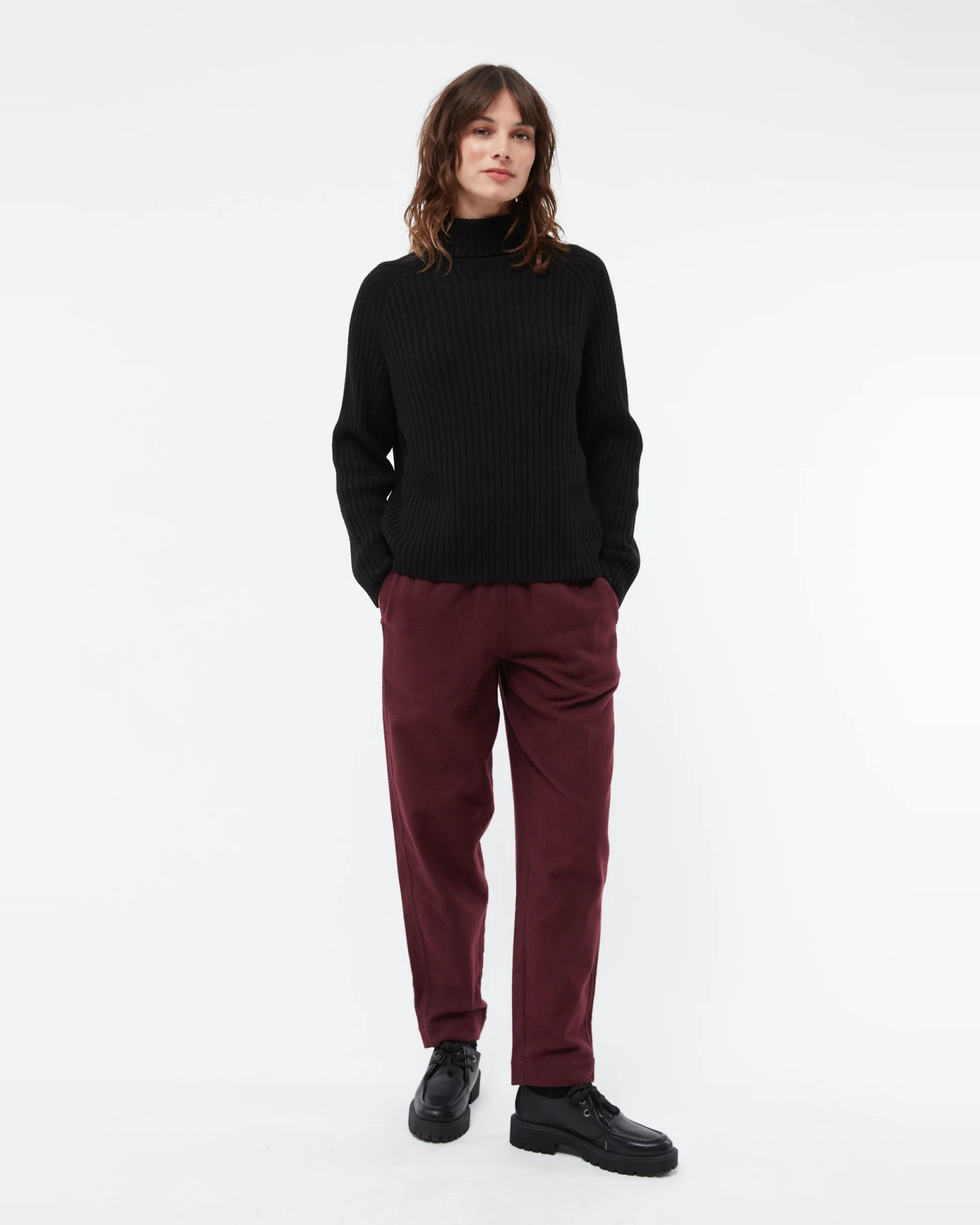 Givn Damen vegan Hose Flanell Helena Burgundy – Ansicht 2