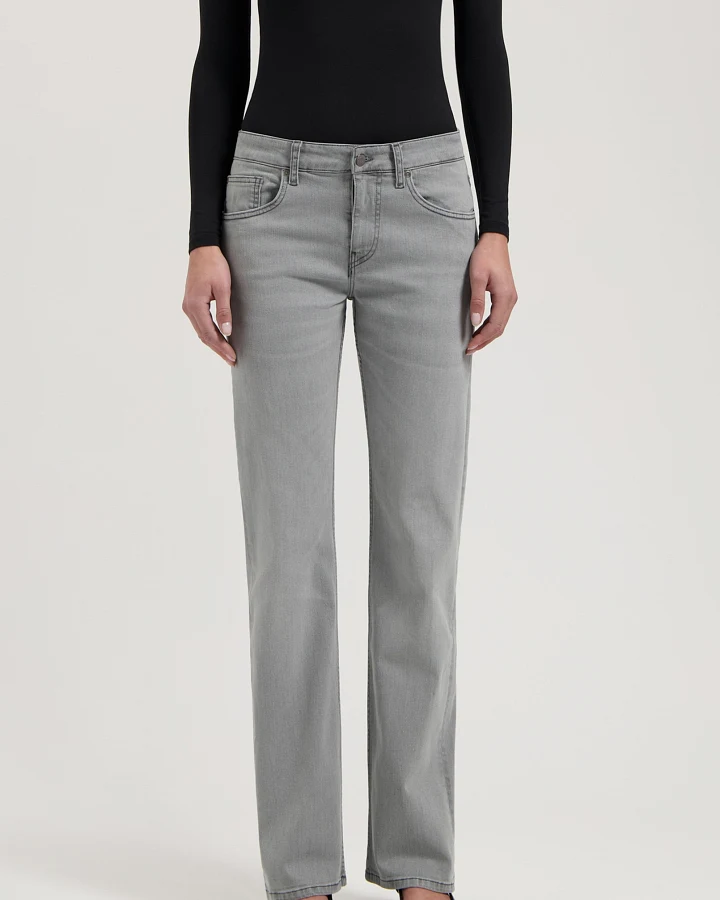 MUD Jeans Damen vegan Jeans Mid Straight Carry Hellgrau
