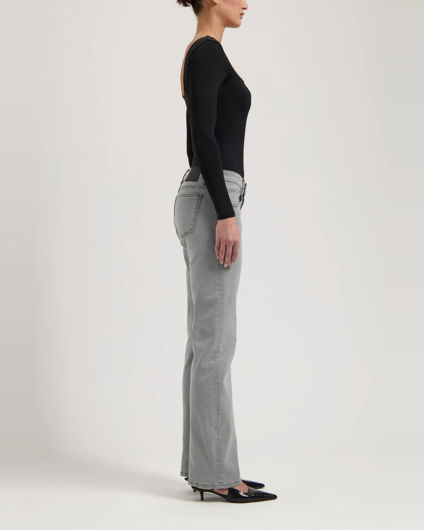 MUD Jeans Damen vegan Jeans Mid Straight Carry Hellgrau – Ansicht 2