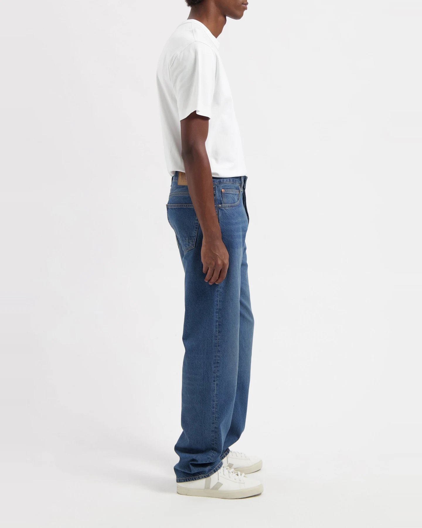 MUD Jeans Herren vegan Jeans Mid Loose Alex Rustic Blue – Ansicht 2