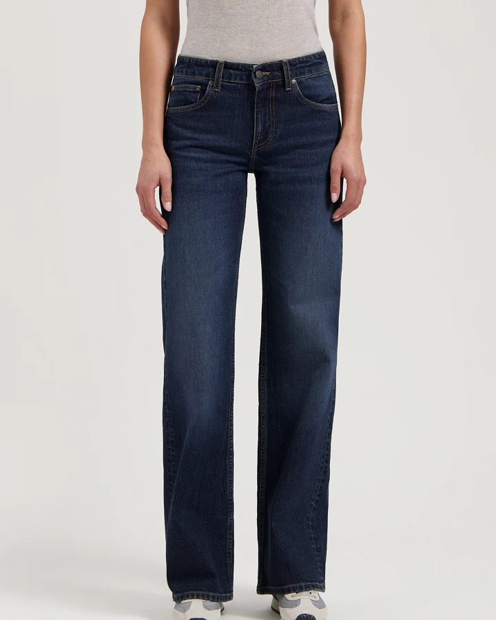 MUD Jeans Damen vegan Jeans Mid Loose Cleo Rustic Blue