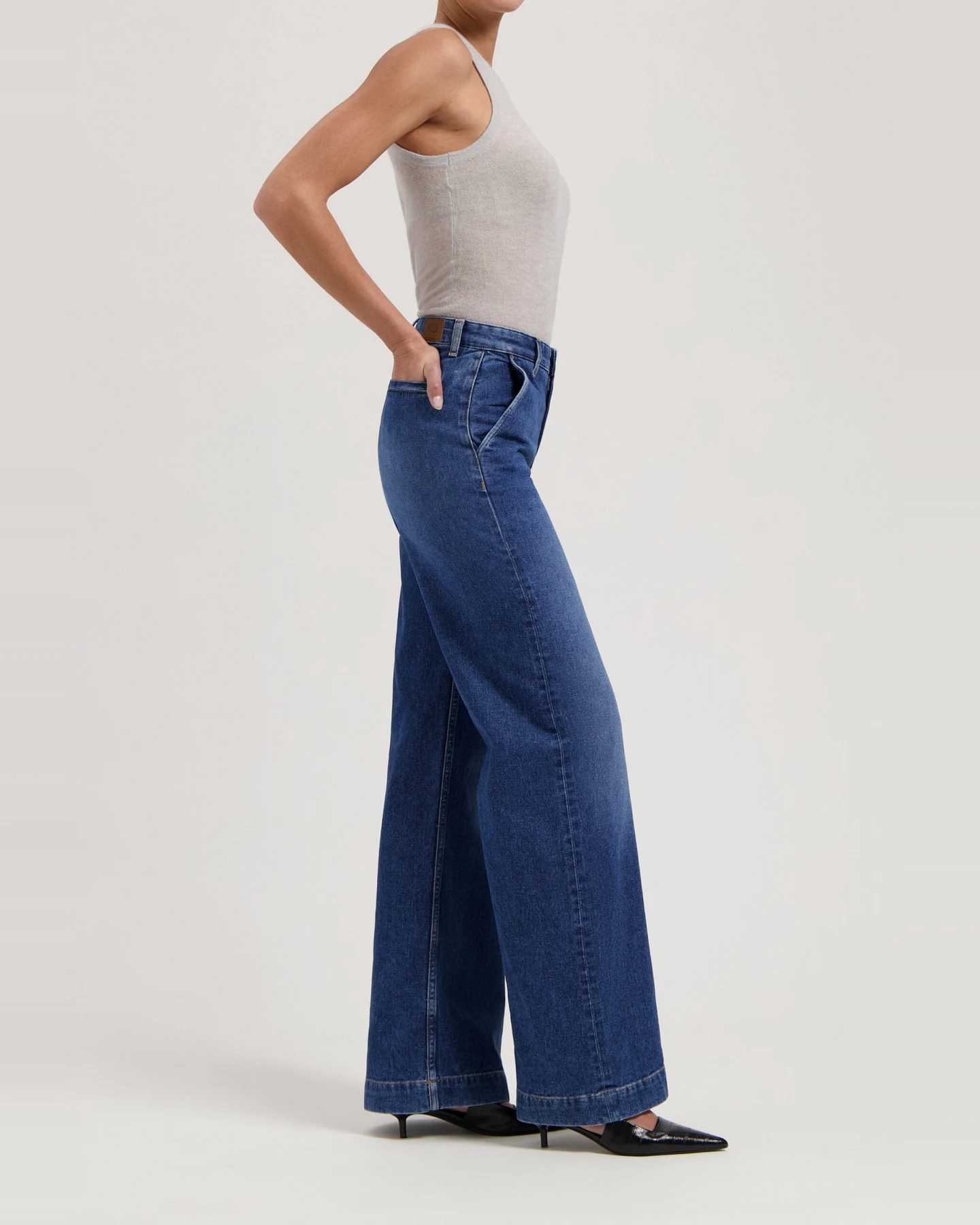 MUD Jeans Damen vegan Jeans Mid Loose June Fresh Fade Blau – Ansicht 2