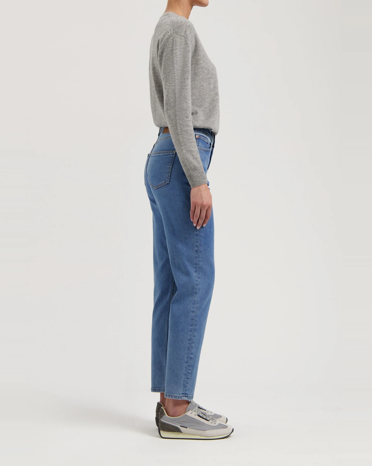 MUD Jeans Damen vegan Jeans High Tapered Mams Stone Vintage – Ansicht 2