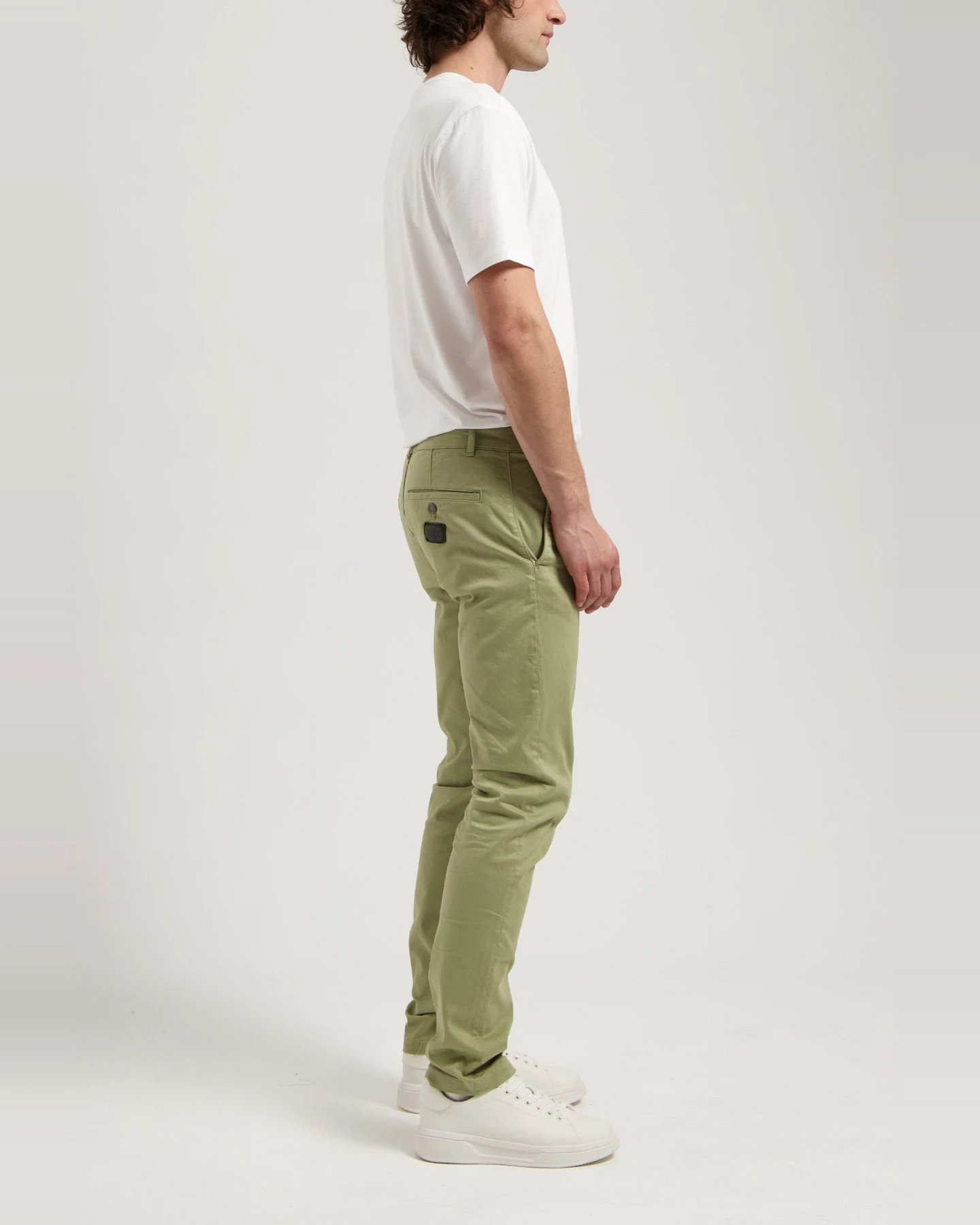 MUD Jeans Herren vegan Hose Mid Tapered Scott Rustic Green – Ansicht 2