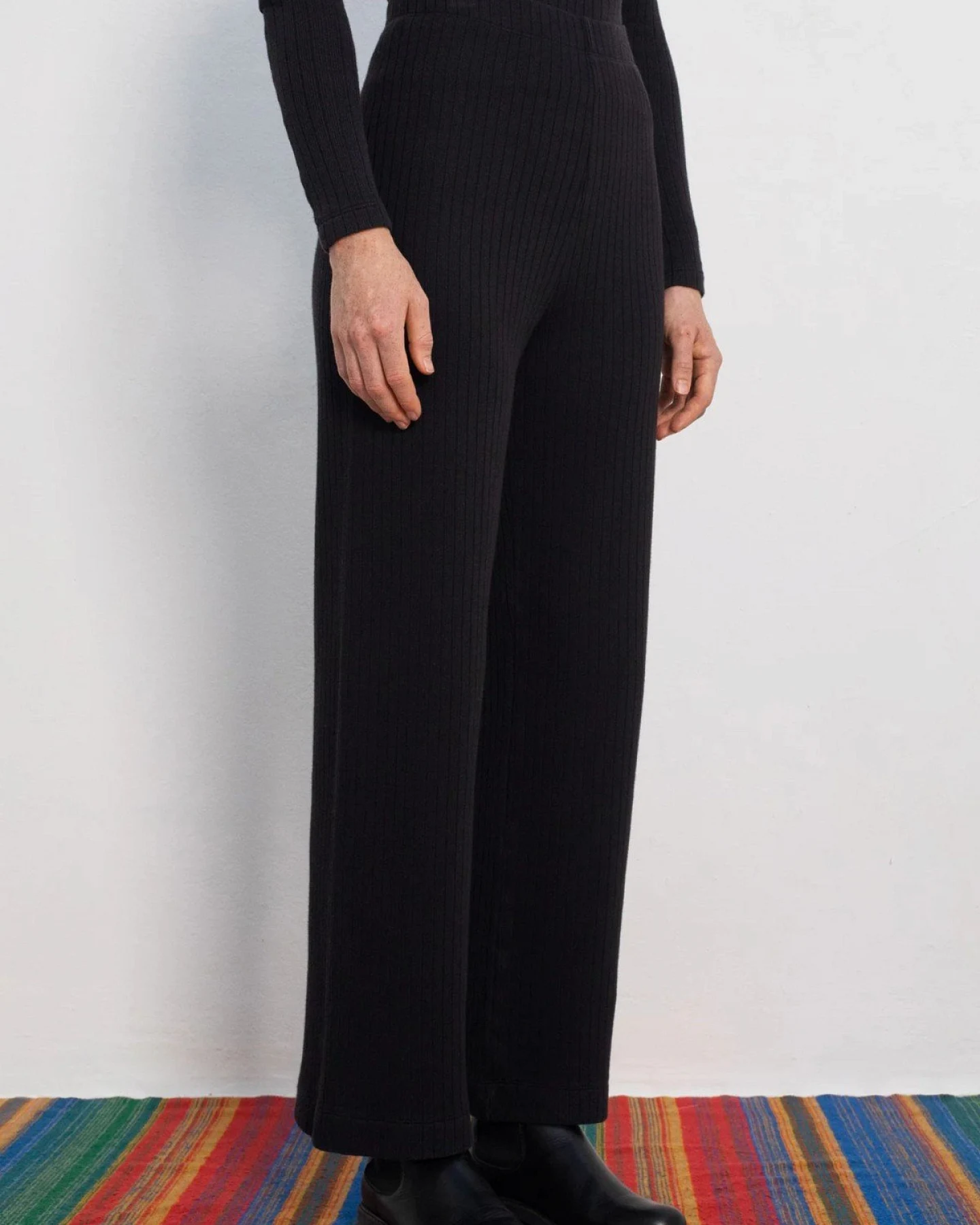 Hose Ribbed Lounge Schwarz – Ansicht 2