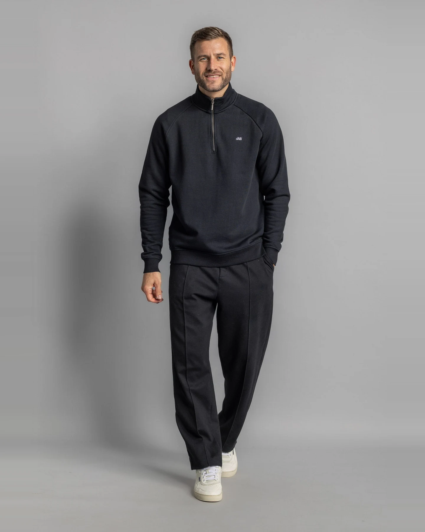 DIRTS Herren vegan Pullover Quarter Zip Raglan Schwarz – Ansicht 2