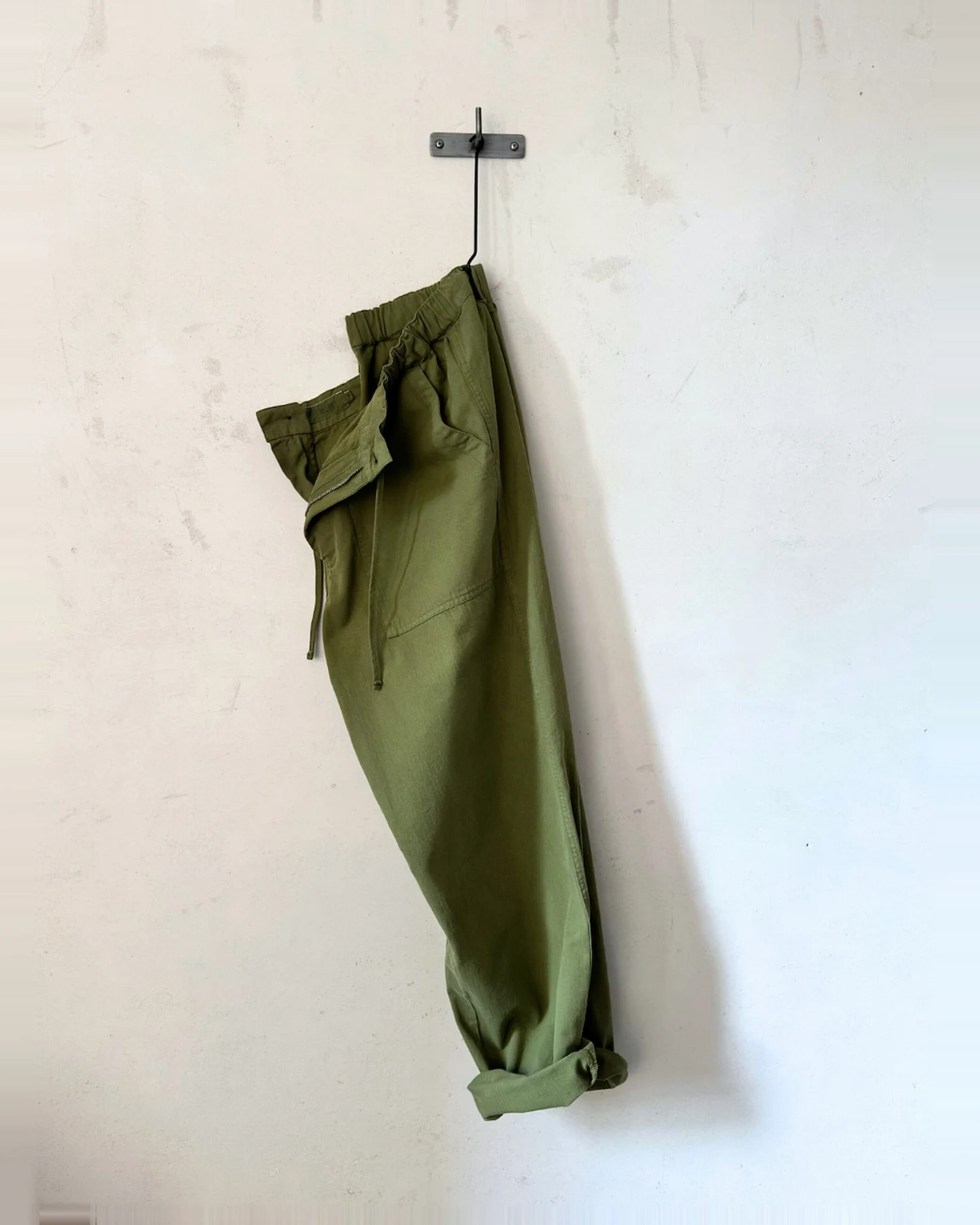 WOTE Herren vegan Hose Utility Entspannt & Strukturiert Olivgrün – Ansicht 2
