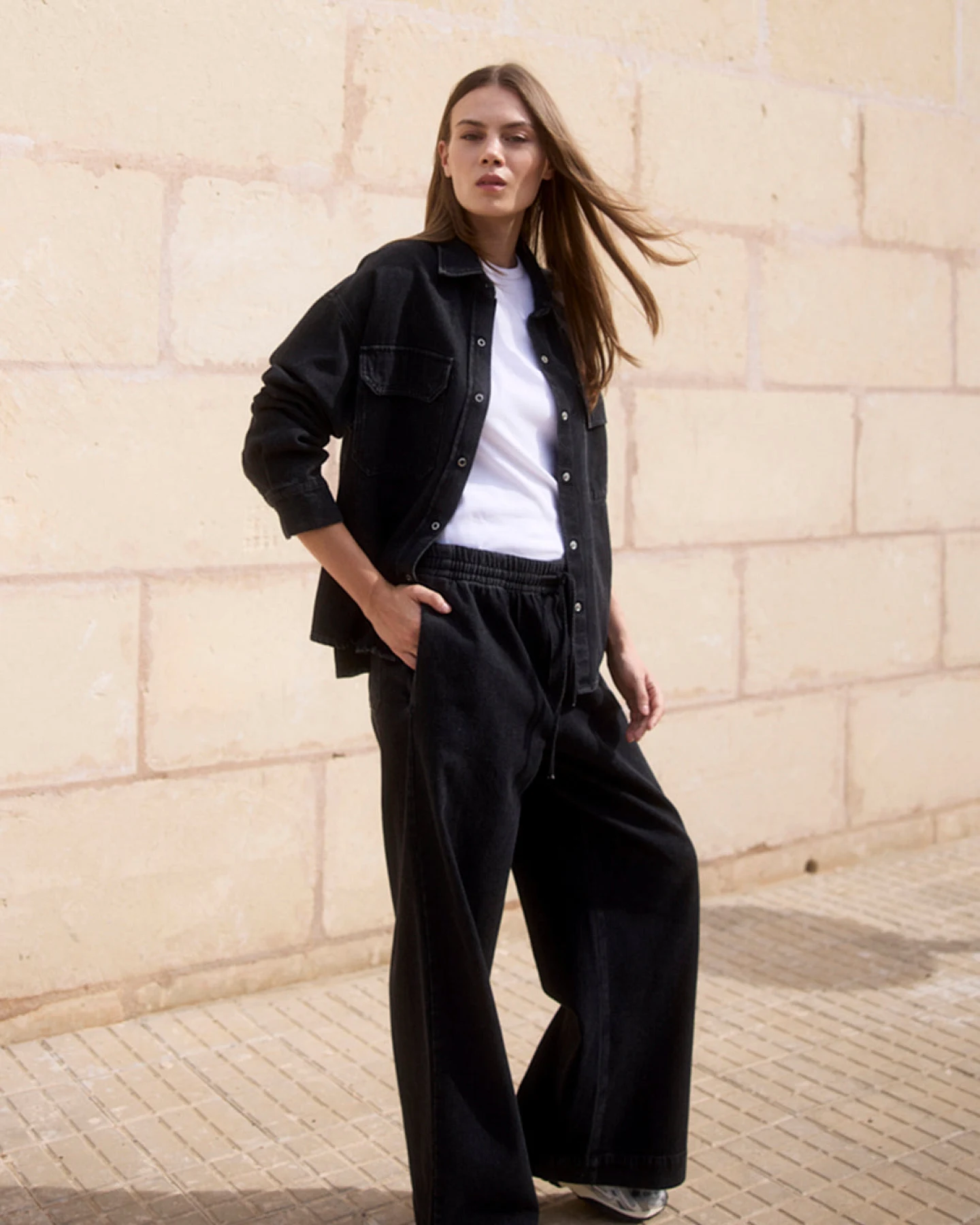 WOTE Damen vegan Denim Overshirt Schwarz – Ansicht 2
