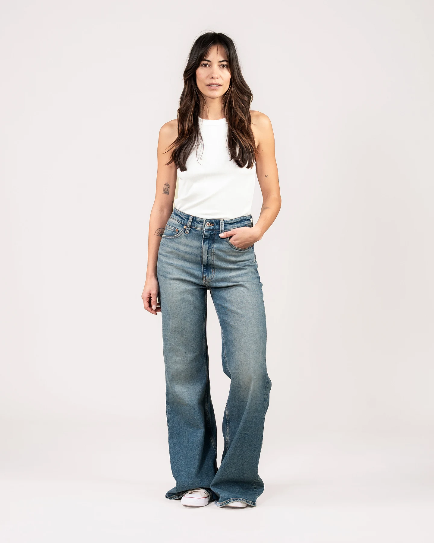 Kuyichi Damen vegan Jeans Flare Vivienne Broken Blau – Ansicht 2