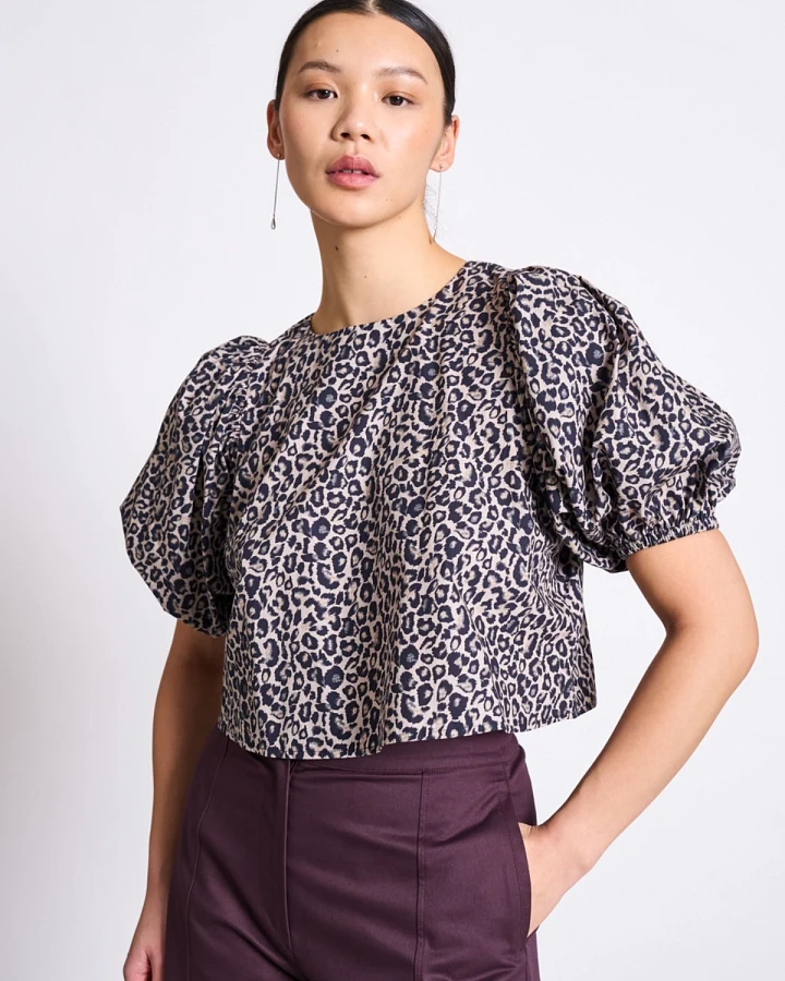 Bluse Cropped Olmos Leo Print Braun