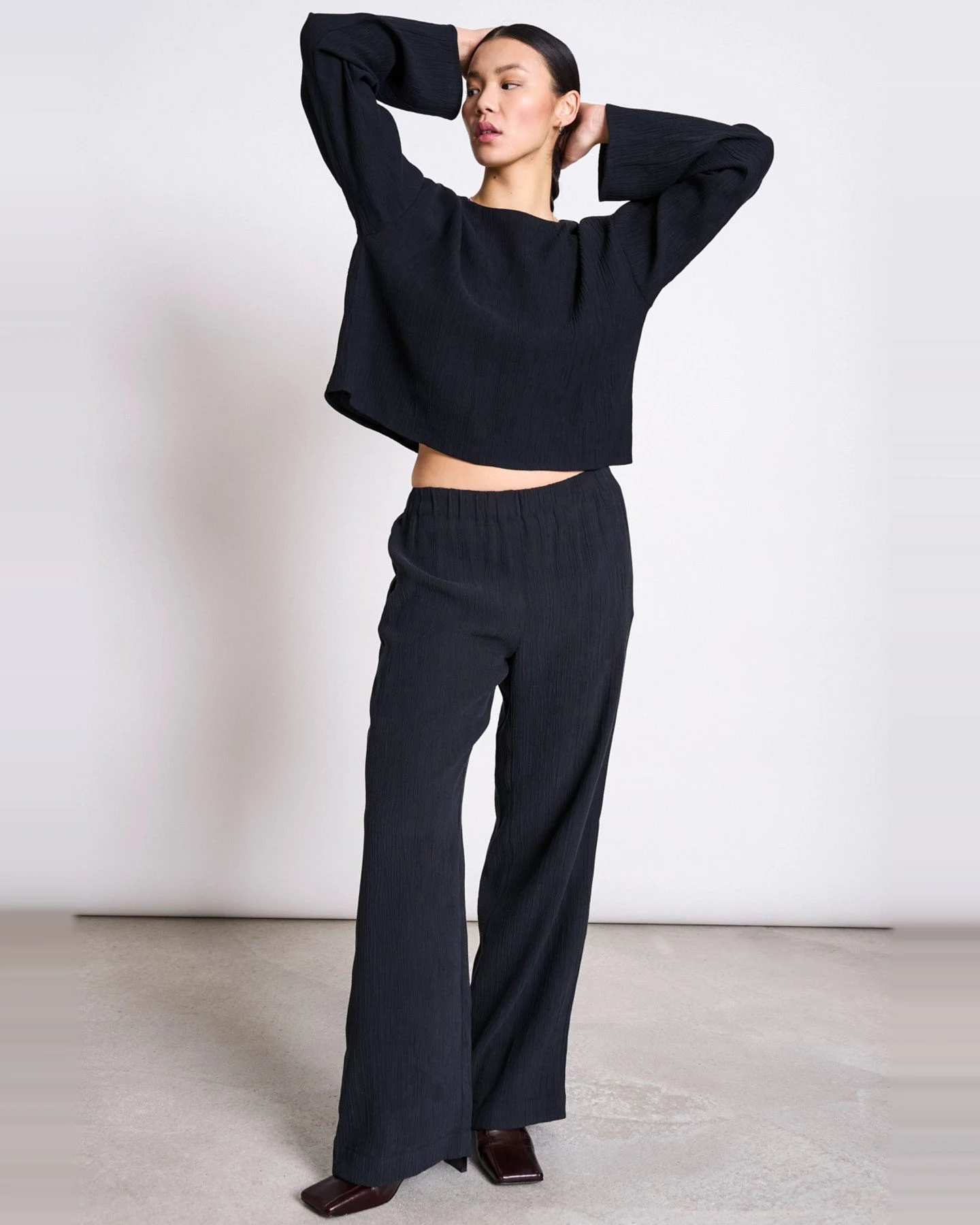 Hose Hava Crinkle Schwarz – Ansicht 6